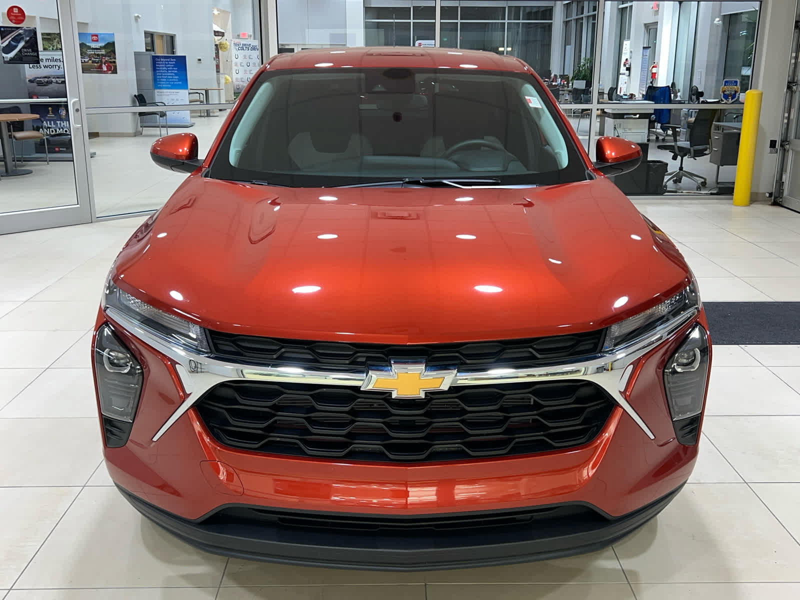 Used 2024 Chevrolet Trax LS w/ LS Convenience Package FWD image 12