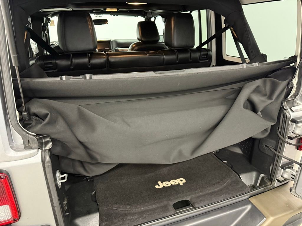 Used 2017 Jeep Wrangler Unlimited Sahara image 10