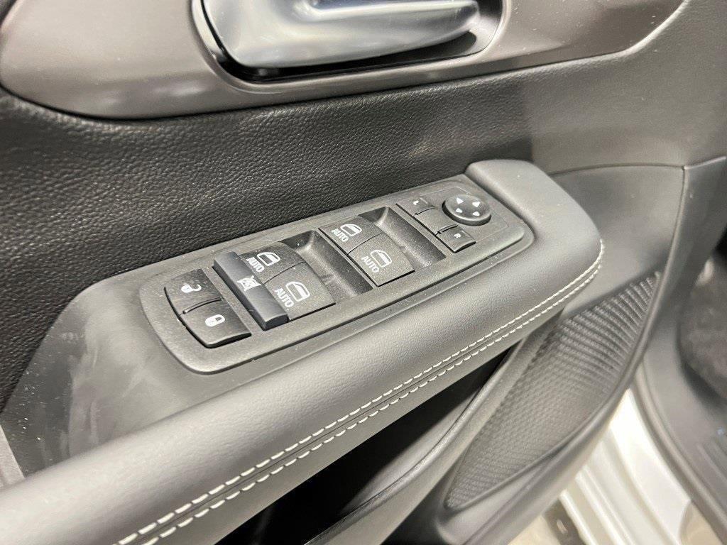 New 2026 Chrysler Voyager LX image 12