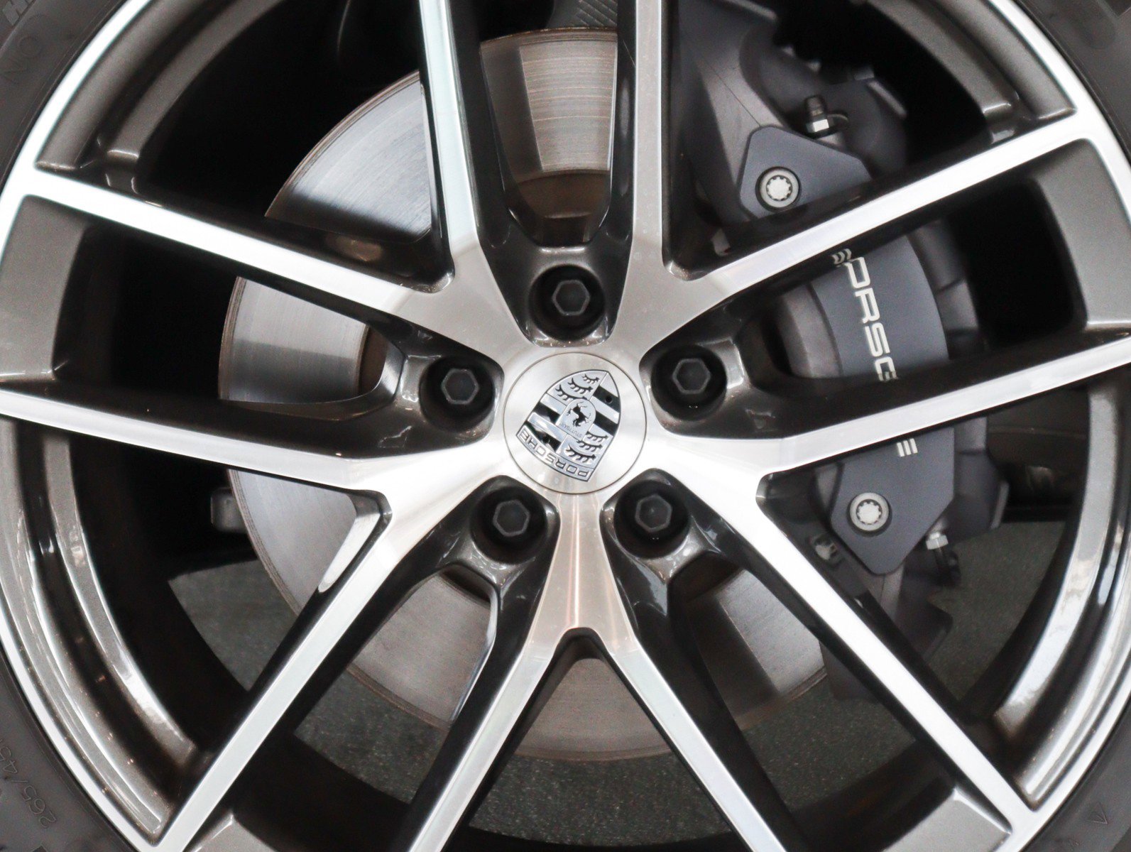 Certified 2025 Porsche Macan image 28