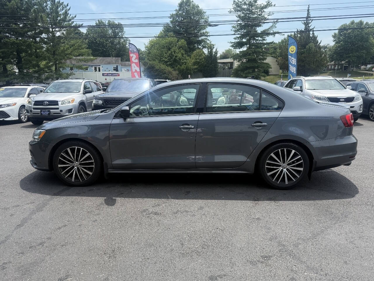 Used 2015 Volkswagen Jetta Sport FWD image 22