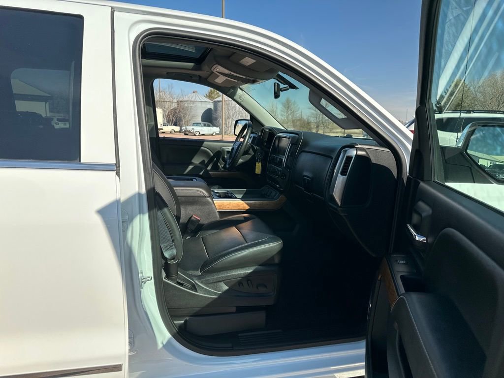 Used 2017 Chevrolet Silverado 1500 LTZ w/ Sport Package AWD/4WD image 27