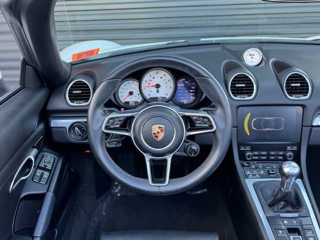 Used 2024 Porsche 718 Boxster RWD image 5