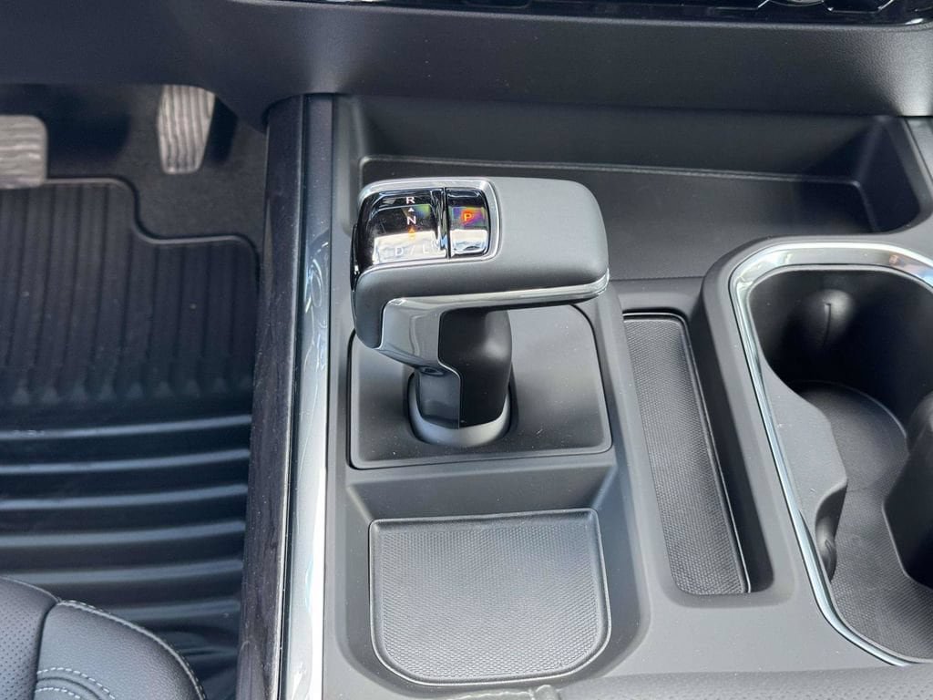 New 2026 Chevrolet Silverado 1500 LTZ w/ LTZ Premium Package AWD/4WD image 7