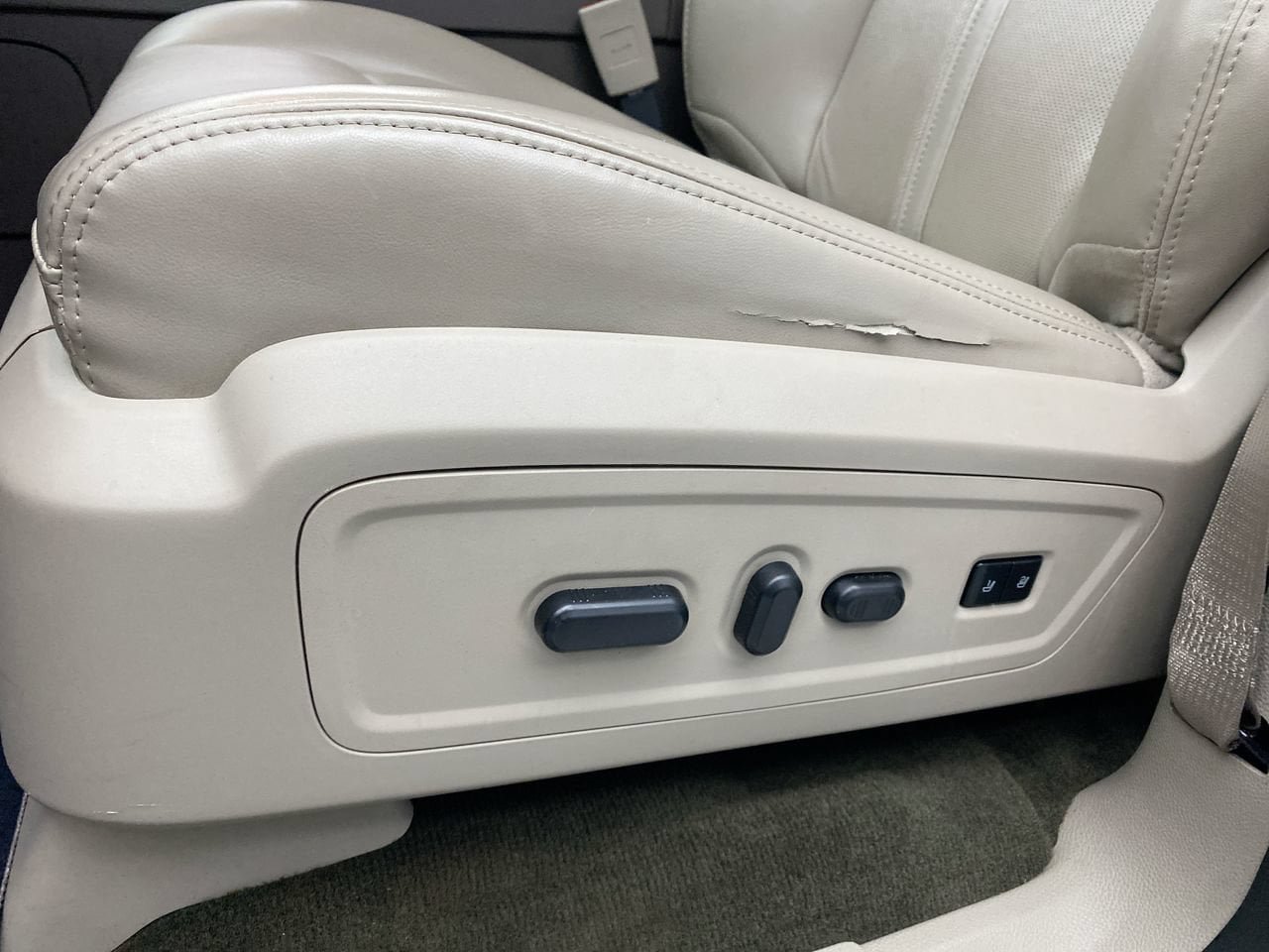 Used 2017 Lincoln Navigator Select AWD/4WD image 13