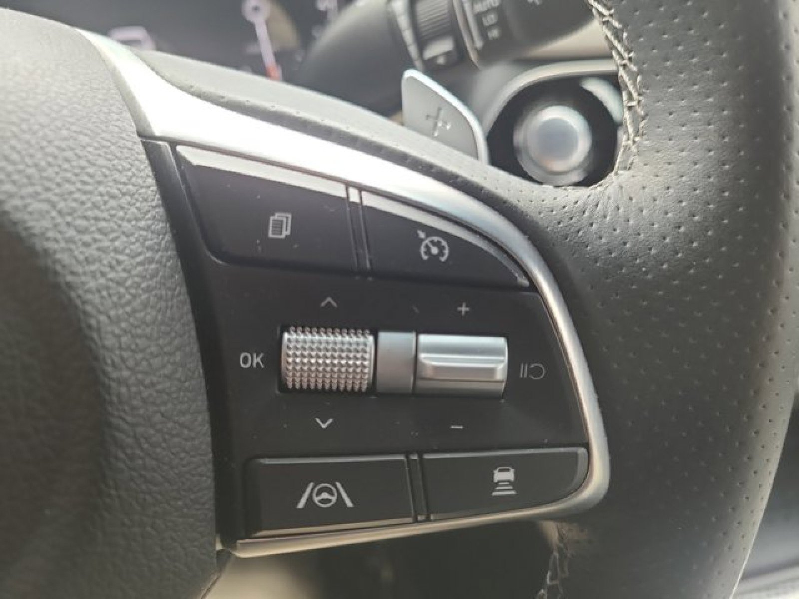 Used 2023 Genesis G70 2.0T w/ Sport Prestige Package AWD/4WD image 29