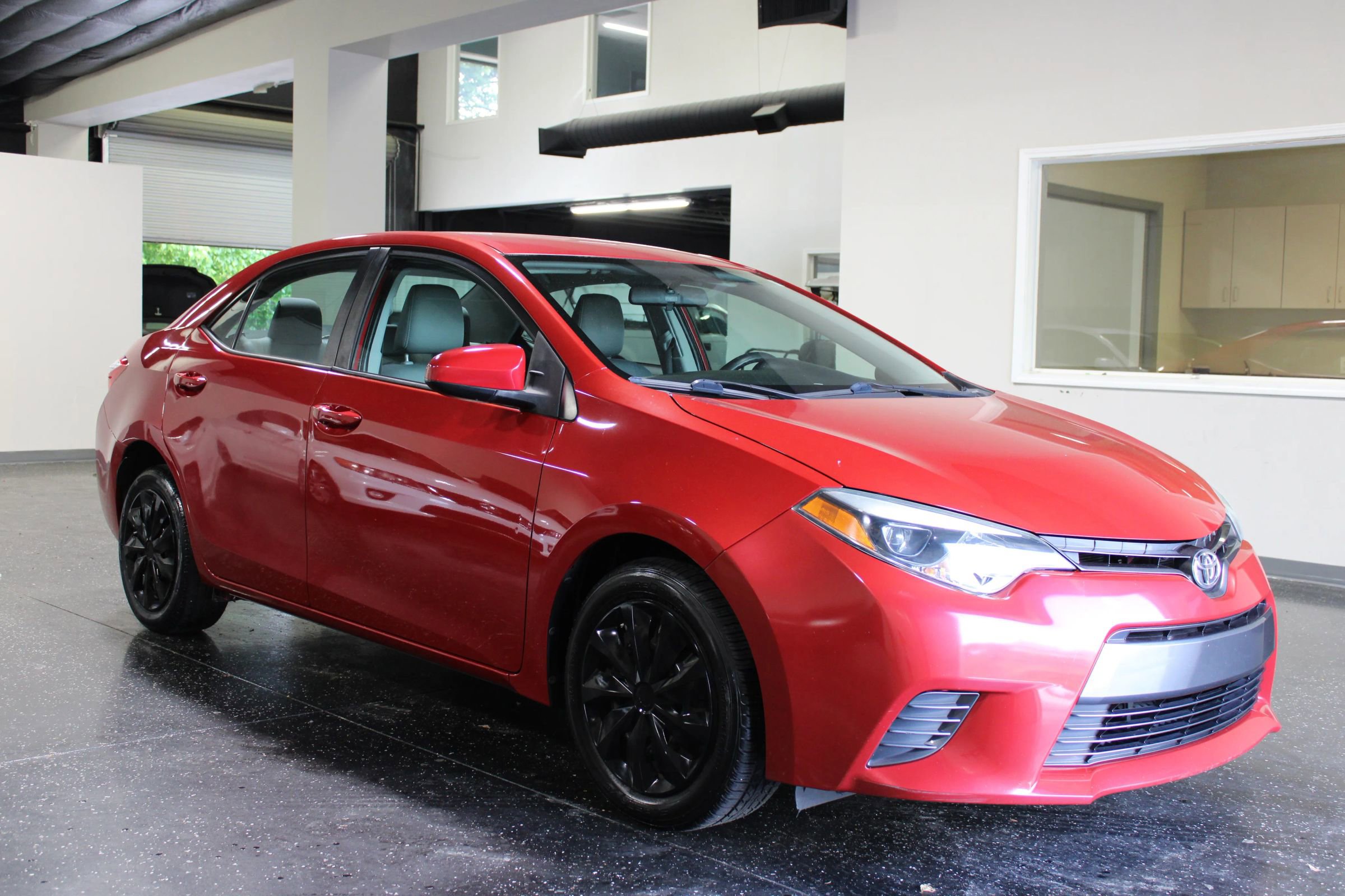 Used 2015 Toyota Corolla LE FWD image 32