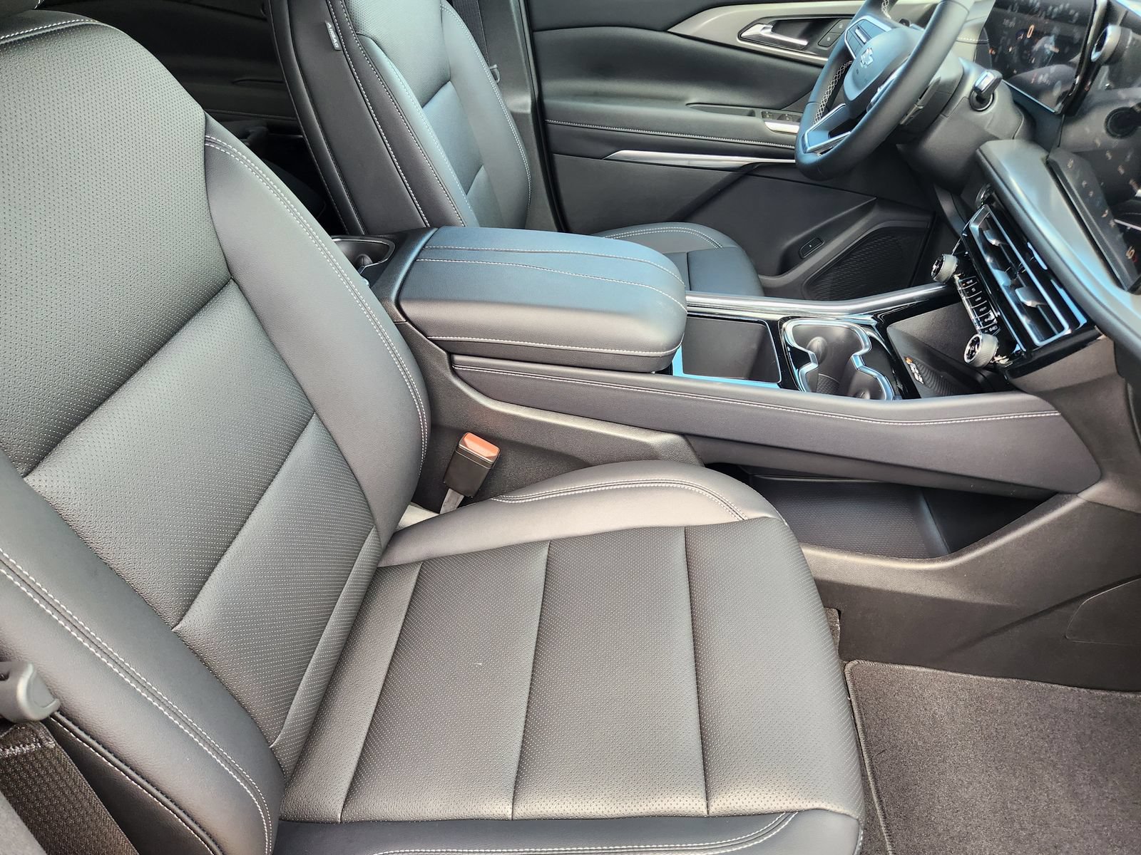 New 2026 Chevrolet Traverse LT w/ Midnight/Sport Edition FWD image 13