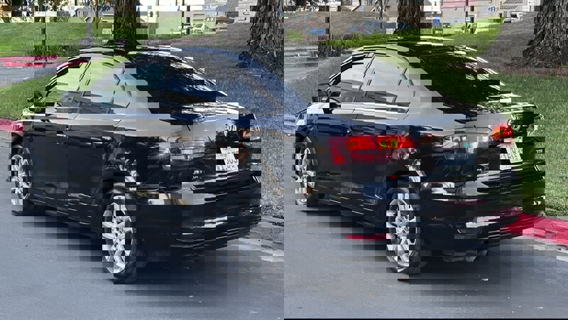 Used 2017 Volkswagen Jetta S image 3