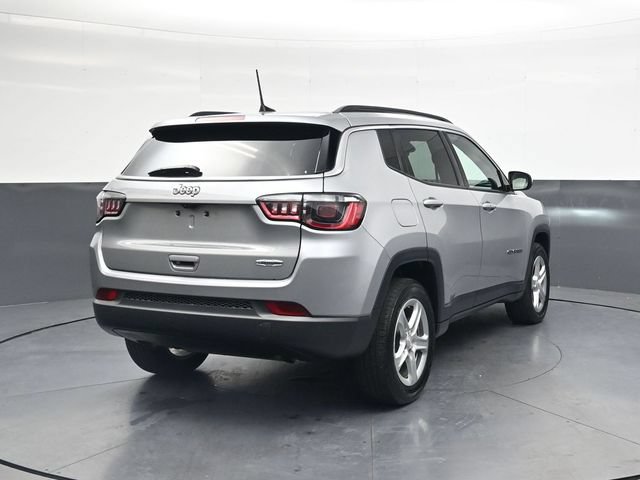 Used 2023 Jeep Compass Latitude w/ Sun and Sound Group AWD/4WD image 4