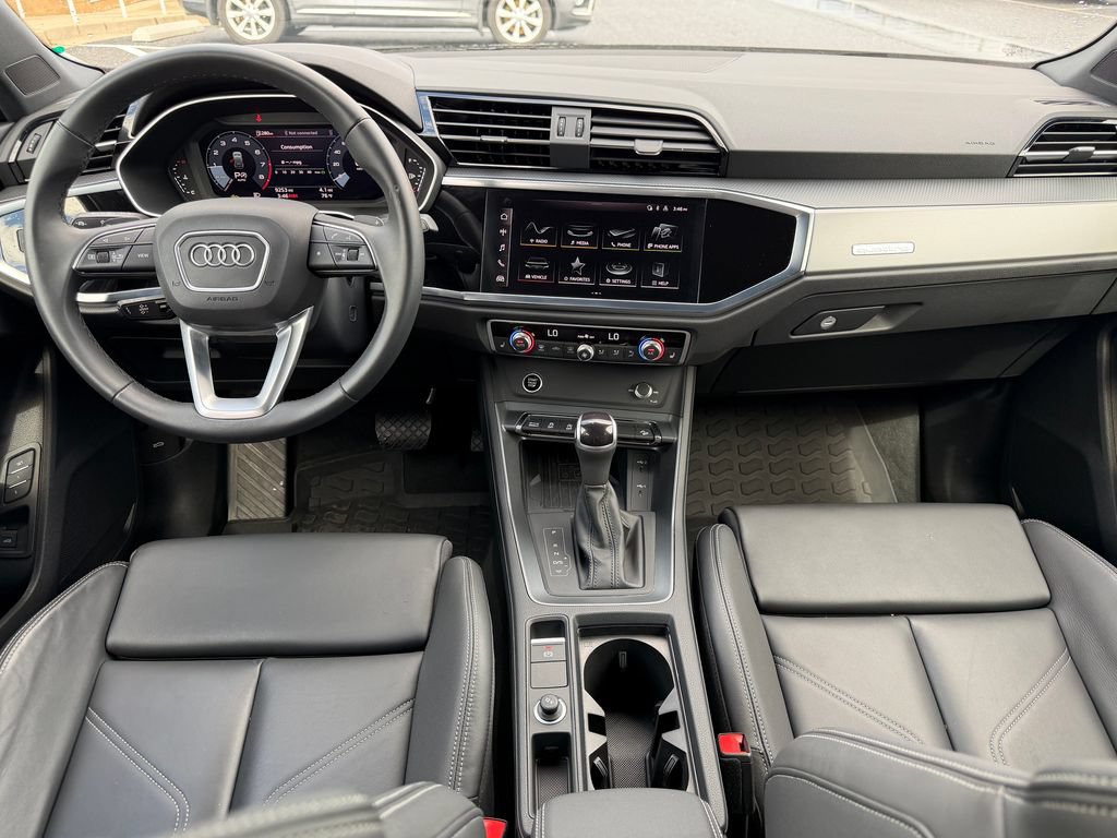 Certified 2025 Audi Q3 2.0T Premium w/ Convenience Package AWD/4WD image 2