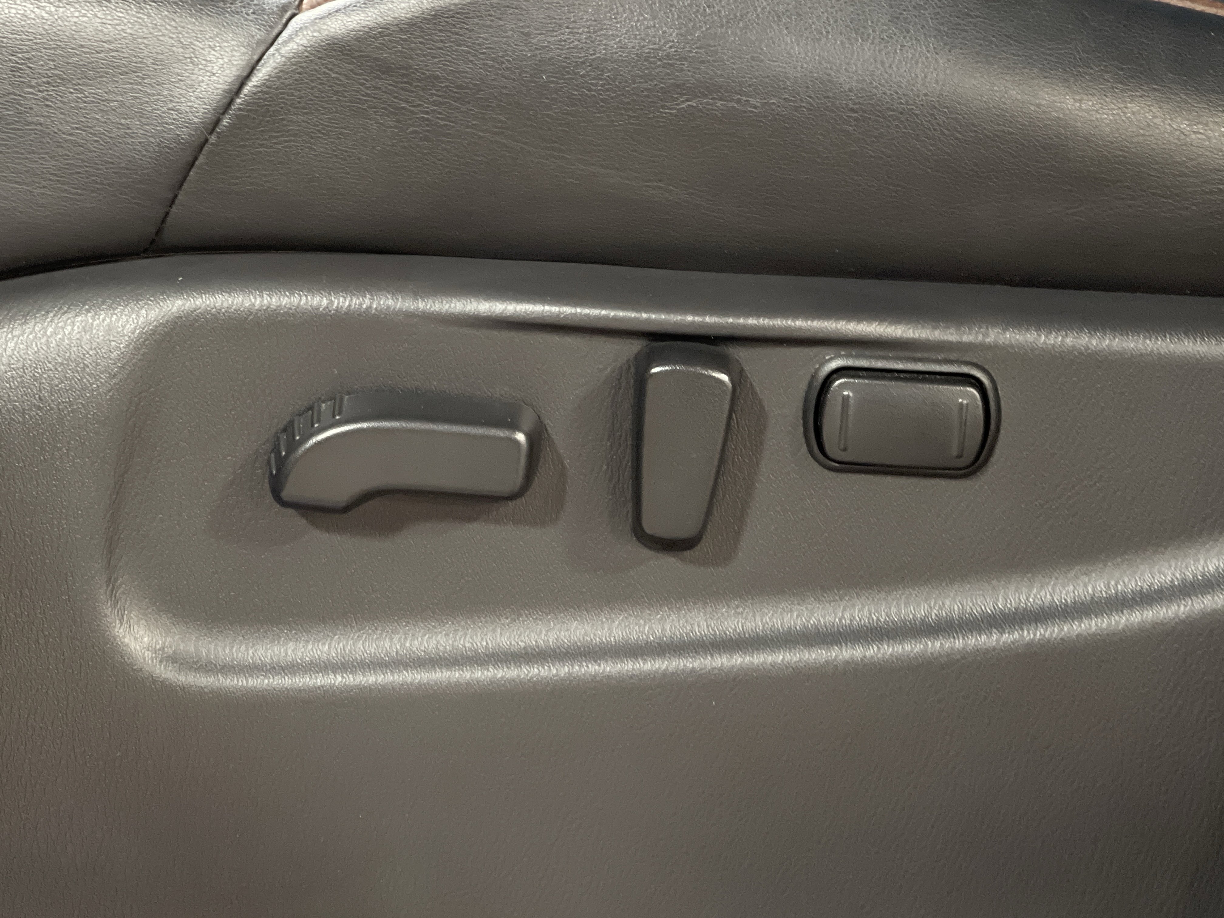 Used 2017 Nissan Armada Platinum w/ Interior Lighting Package image 11