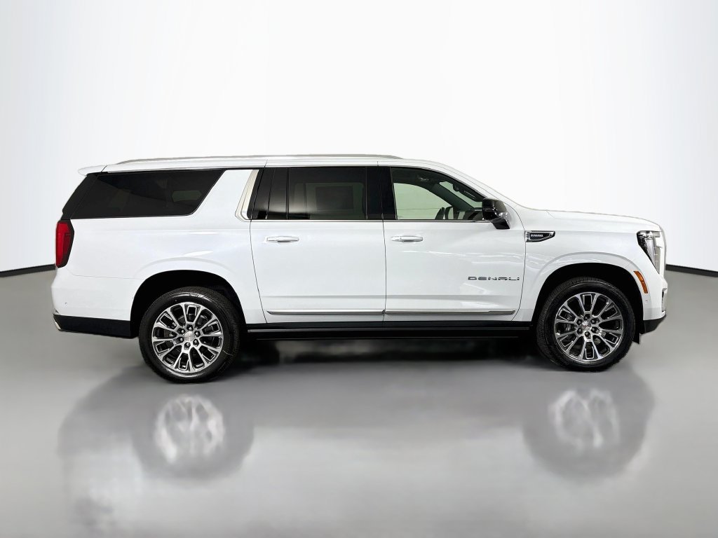 New 2026 GMC Yukon XL Denali w/ Denali Reserve Package AWD/4WD image 8