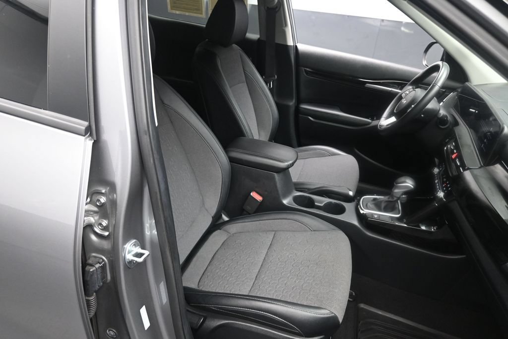 Used 2025 Kia Seltos S FWD image 26