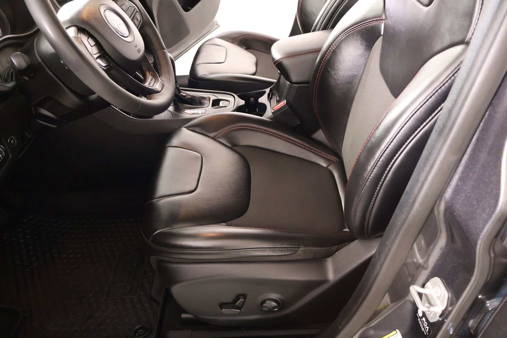 Used 2023 Jeep Cherokee Trailhawk w/ Trailer Tow Group image 13