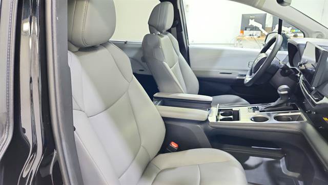 Used 2025 Toyota Sienna XLE w/ XLE Plus Package AWD/4WD image 26