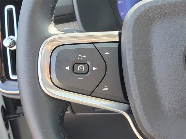 Certified 2025 Volvo XC40 B5 Core w/ Protection Package Premier image 19