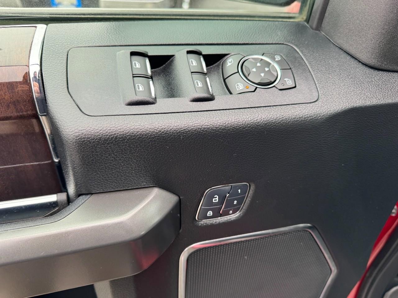 Used 2017 Ford F150 Platinum w/ Equipment Group 701A Luxury image 14