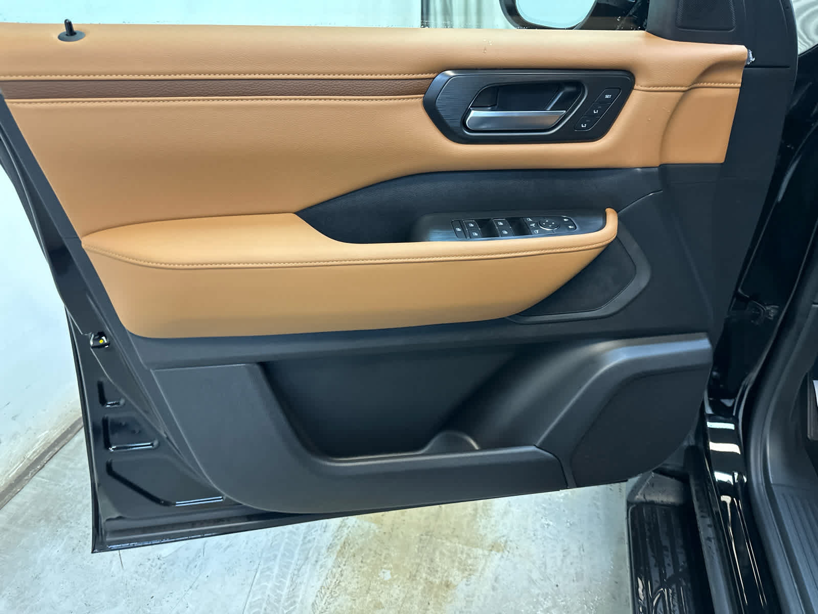 New 2026 Nissan Armada SL w/ Captain's Chari Seat Package AWD/4WD image 18