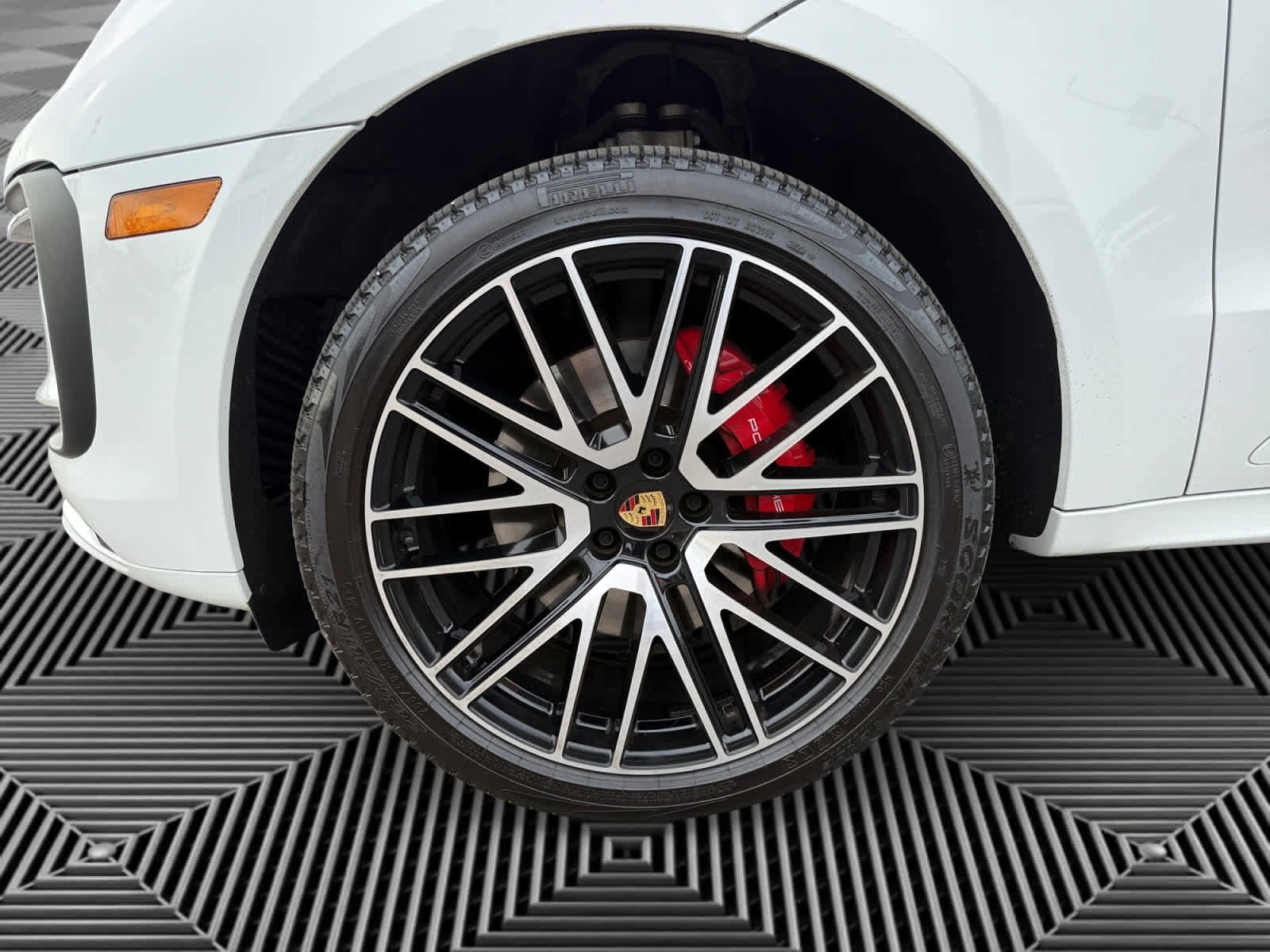 Used 2023 Porsche Macan S image 9