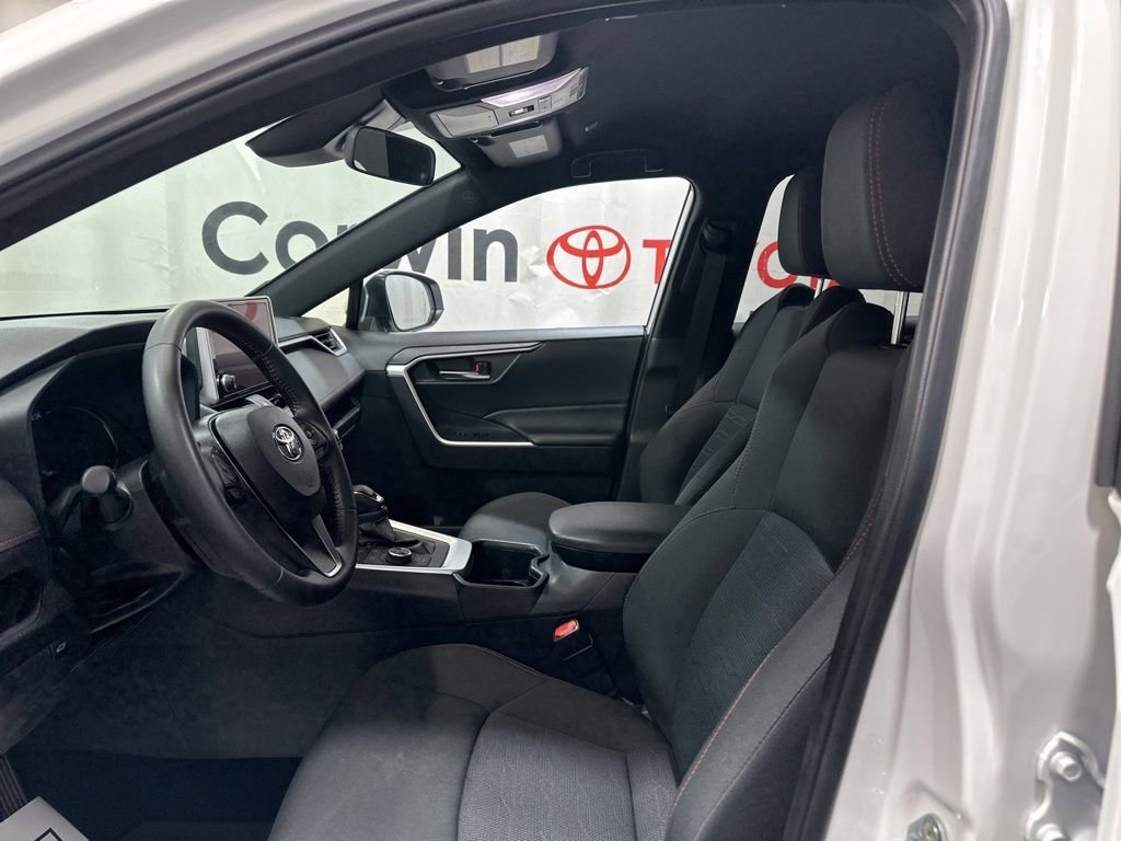 Used 2025 Toyota RAV4 SE image 20