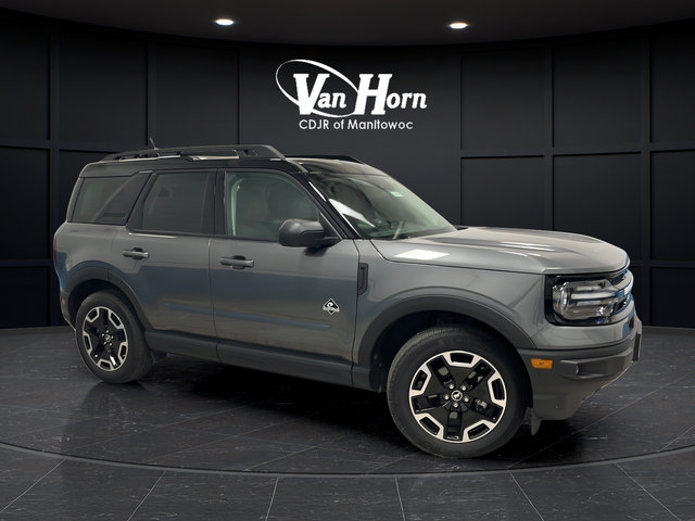 Used 2023 Ford Bronco Sport Outer Banks w/ Tech Package AWD/4WD image 1
