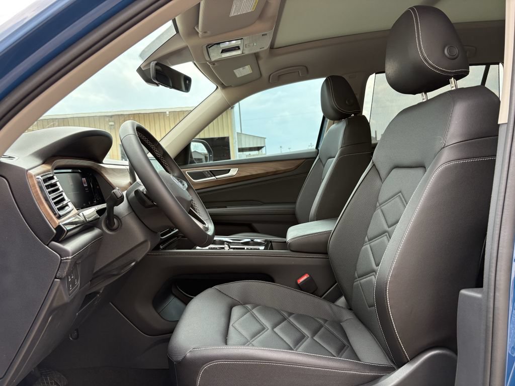 Used 2025 Volkswagen Atlas SE FWD image 12