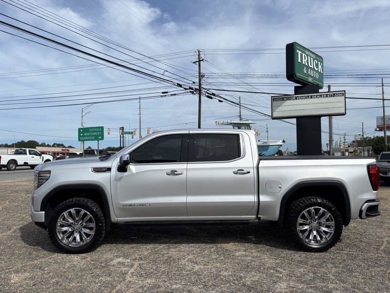 Used 2022 GMC Sierra 1500 Denali w/ Denali Reserve Package AWD/4WD image 2