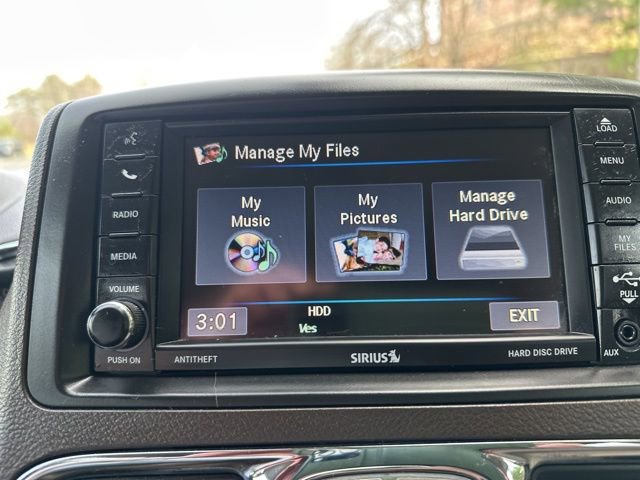 Used 2016 Chrysler Town & Country Touring-L w/ Driver Convenience Group image 38