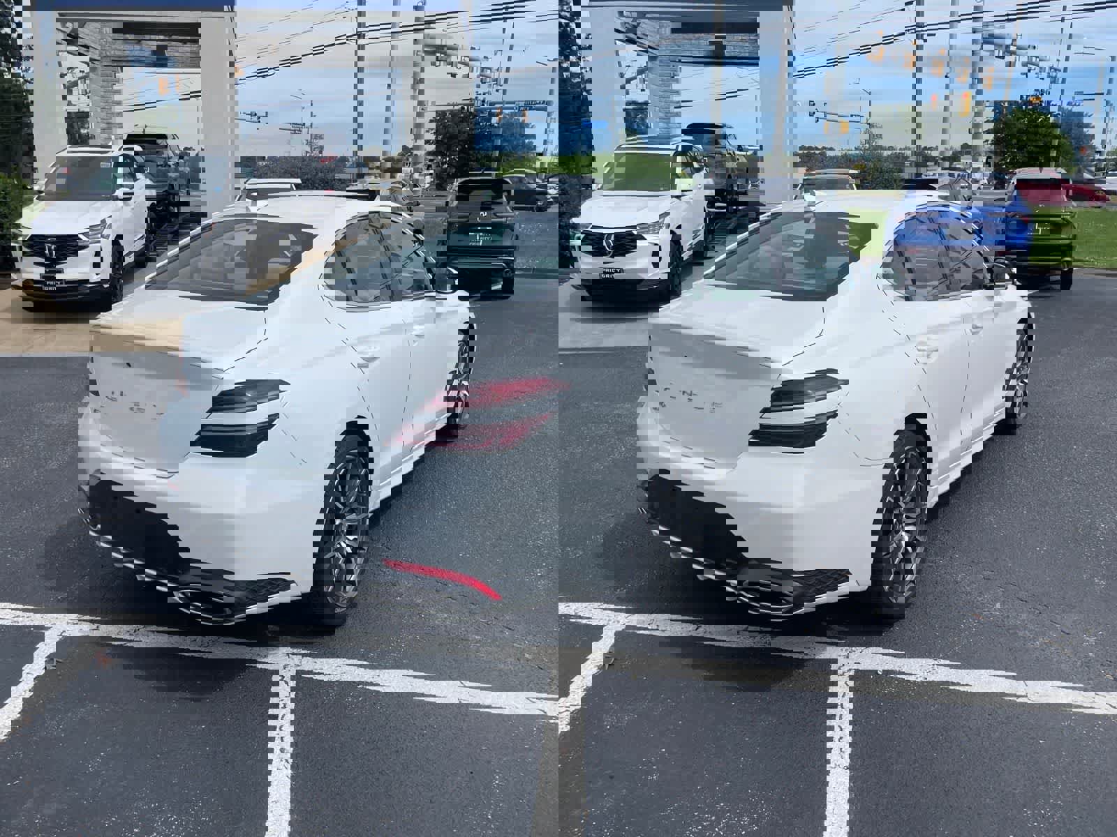 Used 2025 Genesis G70 2.5T image 5