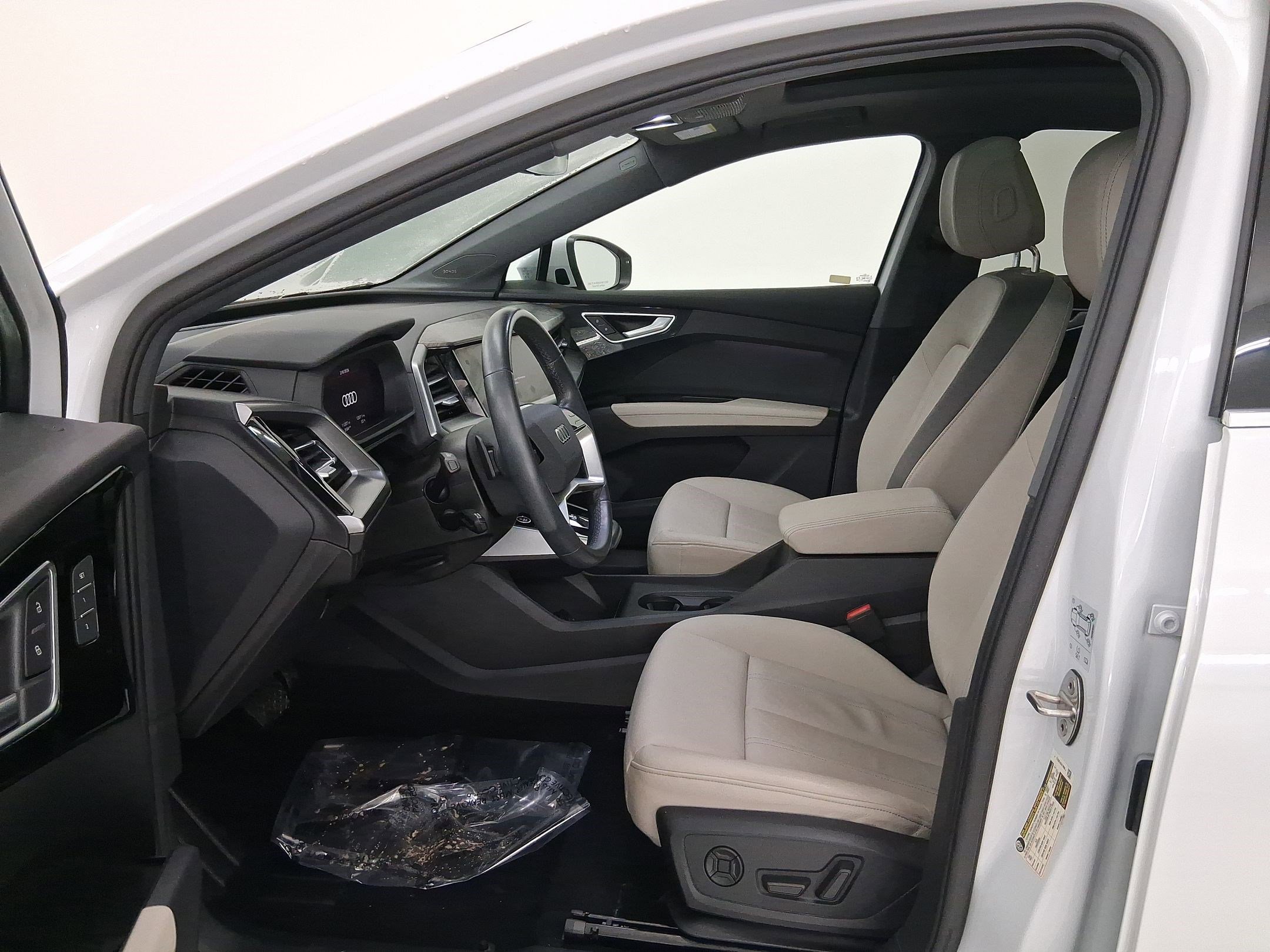 Certified 2023 Audi Q4 e-tron Prestige image 5