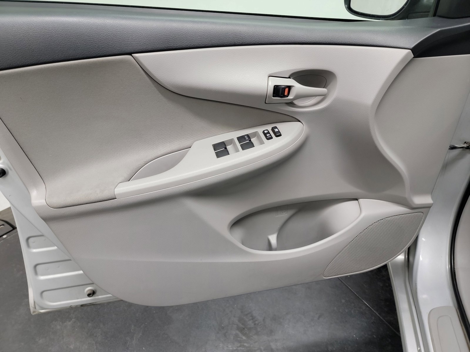 Used 2013 Toyota Corolla L FWD image 13