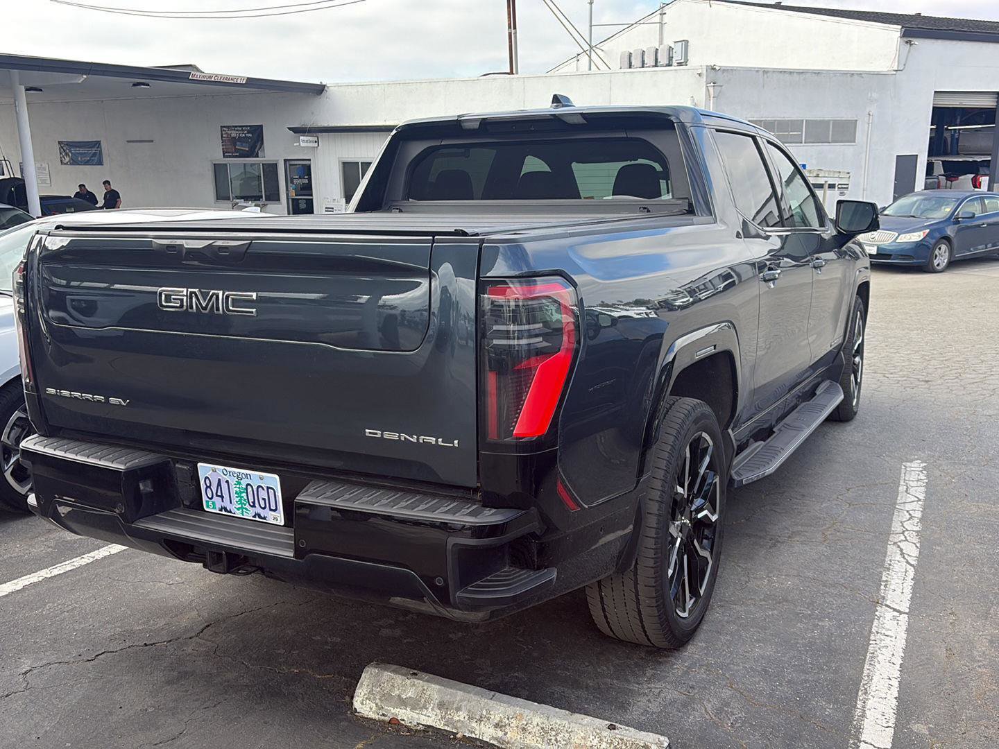 Used 2025 GMC Sierra EV Denali image 3