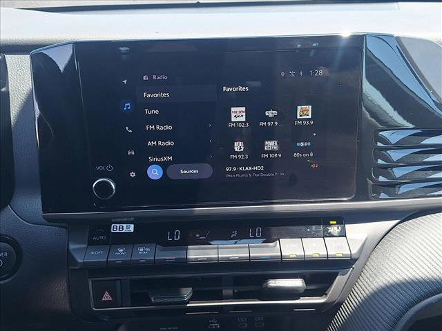 Used 2025 Toyota Camry SE FWD image 12