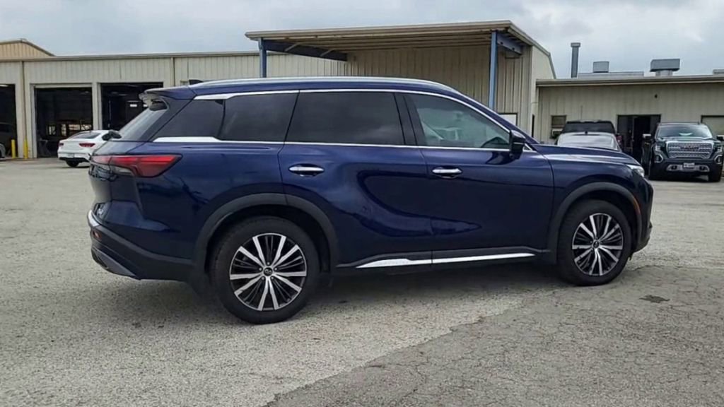 Used 2023 INFINITI QX60 Sensory w/ Vision Package image 8