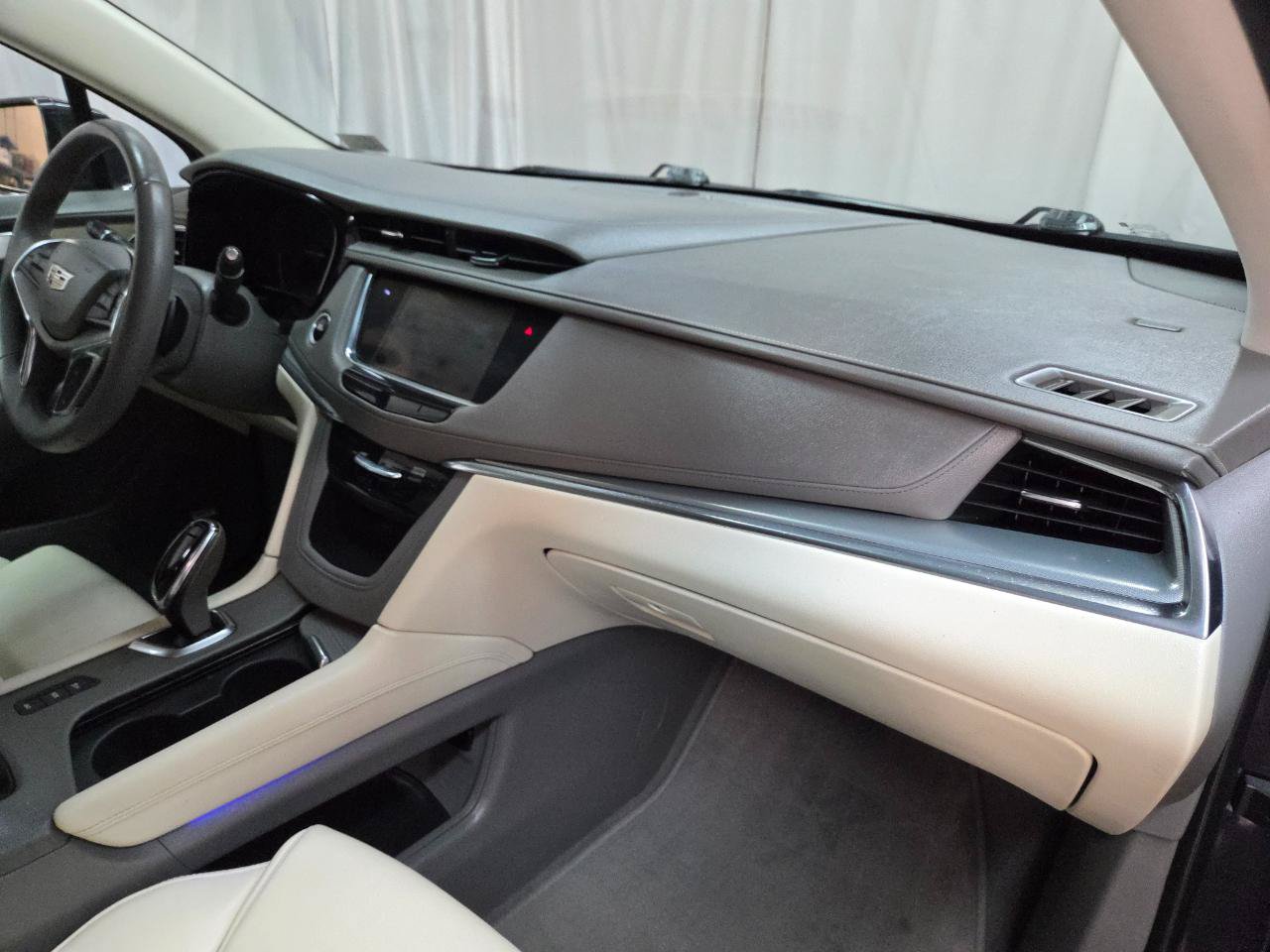 Used 2017 Cadillac XT5 Premium Luxury w/ Advanced Security Package AWD/4WD image 20