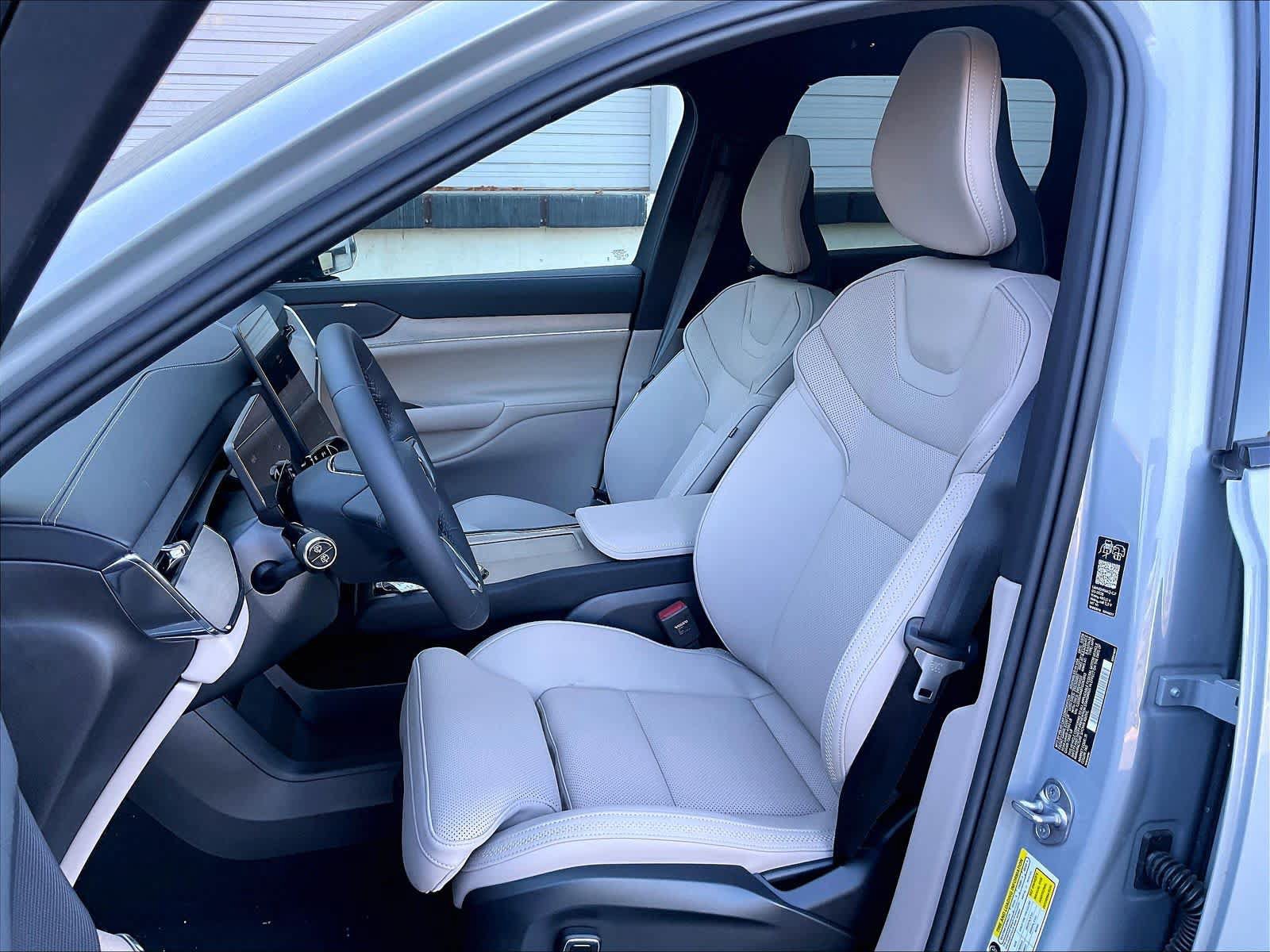 New 2026 Volvo EX90 Plus AWD/4WD image 11