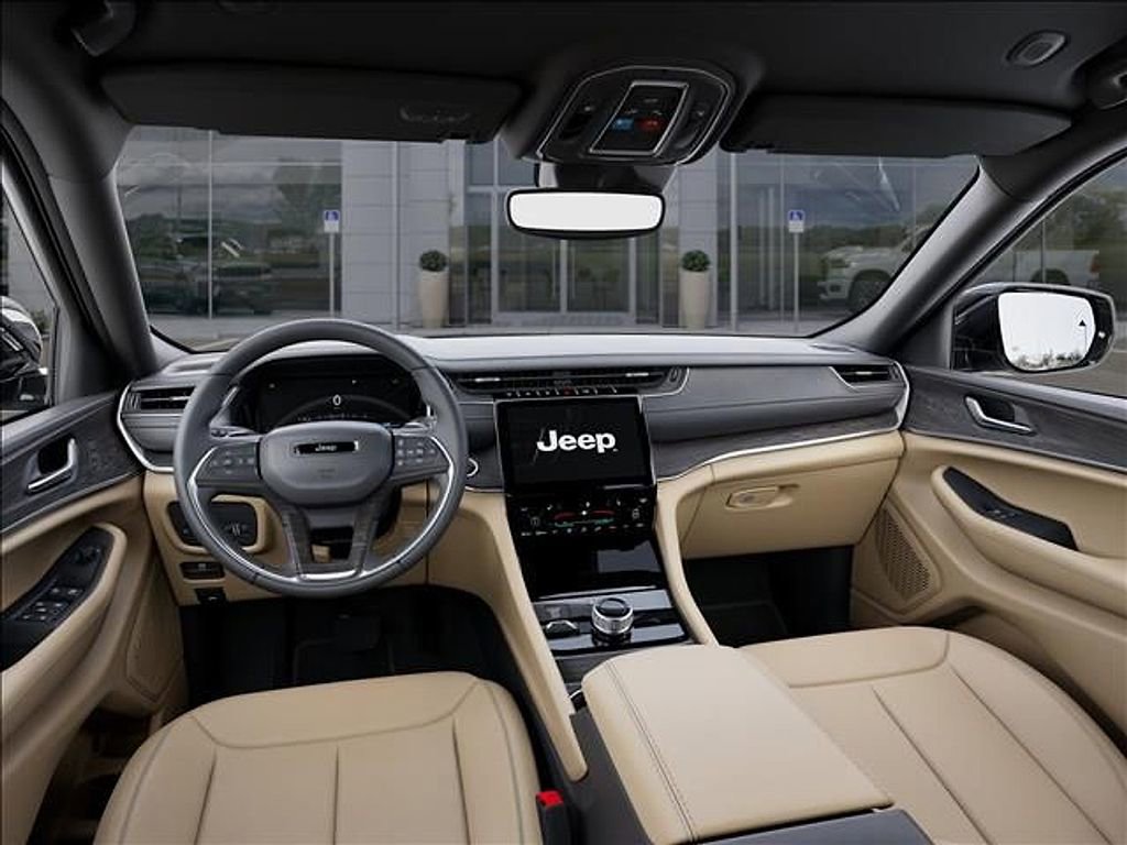 New 2025 Jeep Grand Cherokee Limited w/ Black Appearance Package AWD/4WD image 14