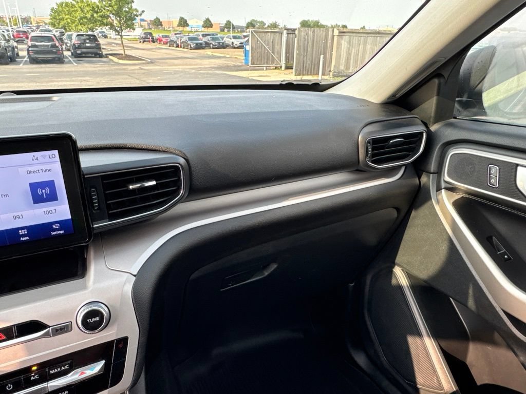 Used 2023 Ford Explorer XLT w/ Equipment Group 202A AWD/4WD image 28