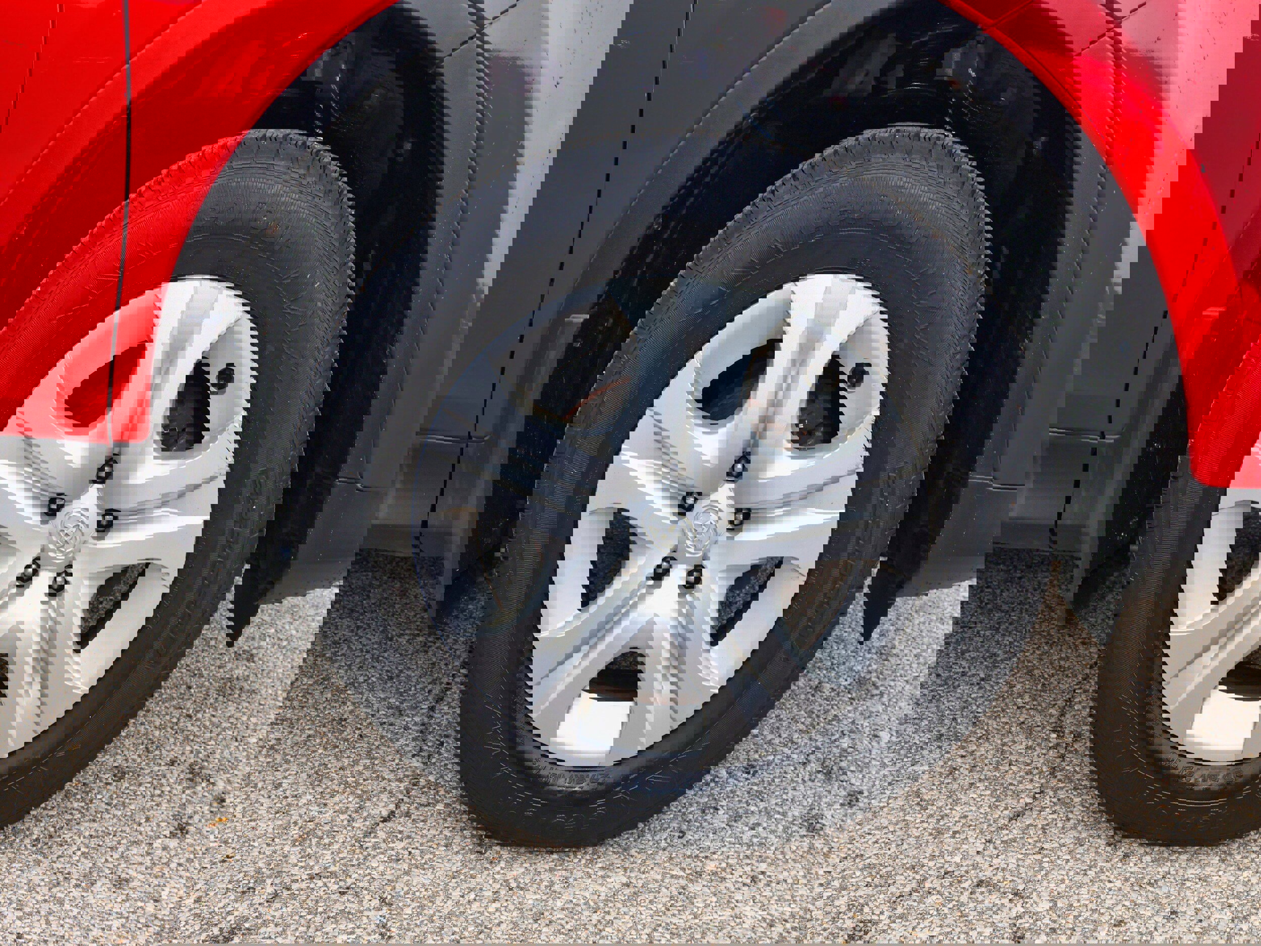 Used 2014 Toyota RAV4 LE image 25