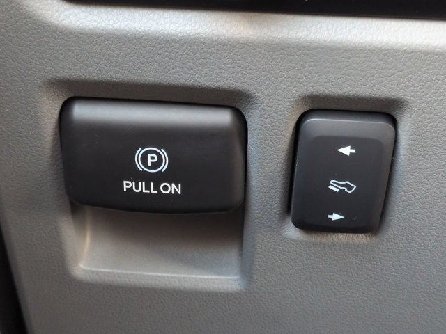 Used 2023 Ford F150 Lightning XLT AWD/4WD image 31