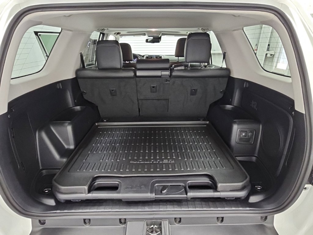Used 2023 Toyota 4Runner Limited RWD image 33