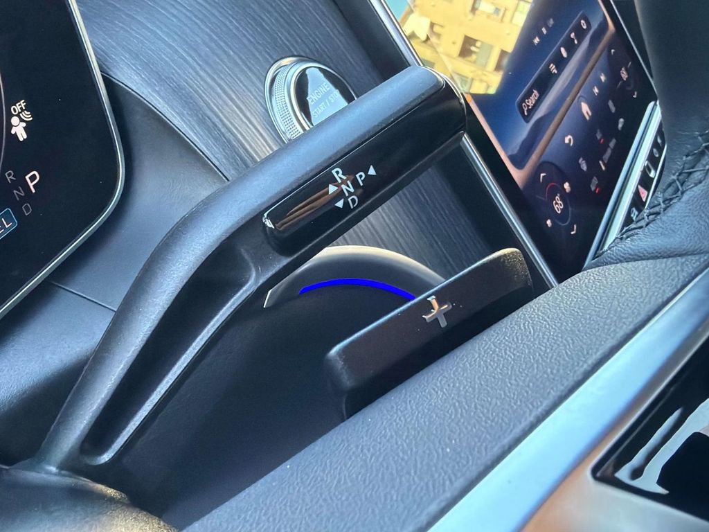 Used 2025 Mercedes-Benz GLC 350e 4MATIC image 16