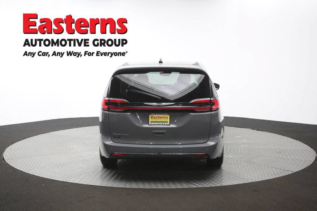 Used 2023 Chrysler Pacifica Touring-L FWD image 37