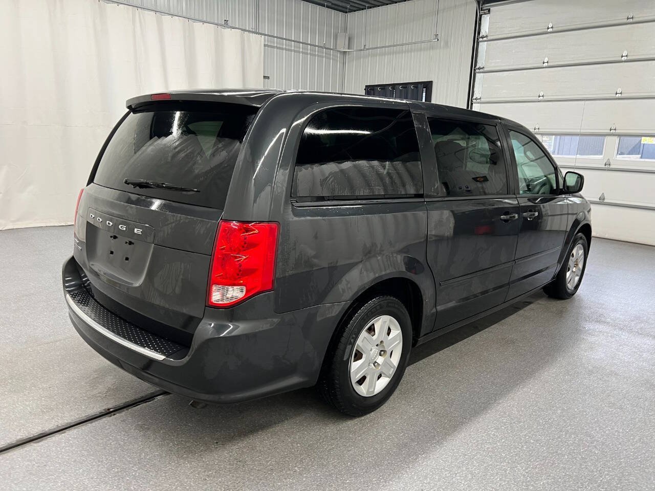 Used 2011 Dodge Grand Caravan Express FWD image 4