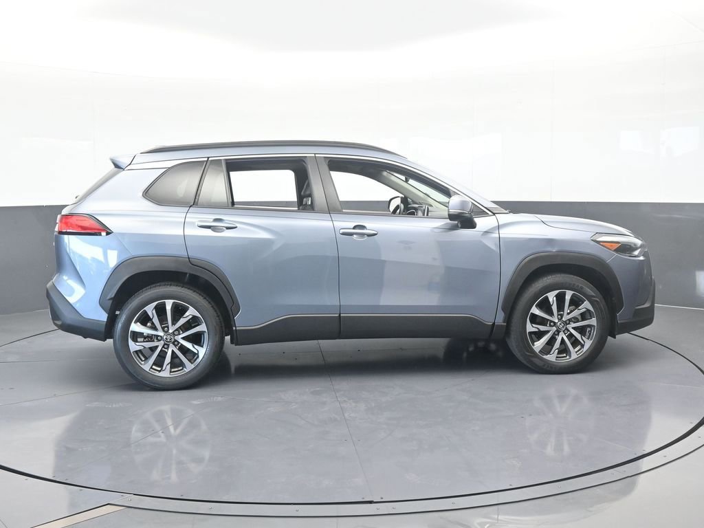 Used 2022 Toyota Corolla Cross XLE image 7