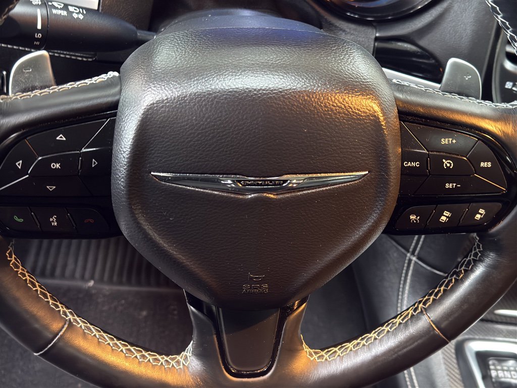 Used 2023 Chrysler 300 C image 14