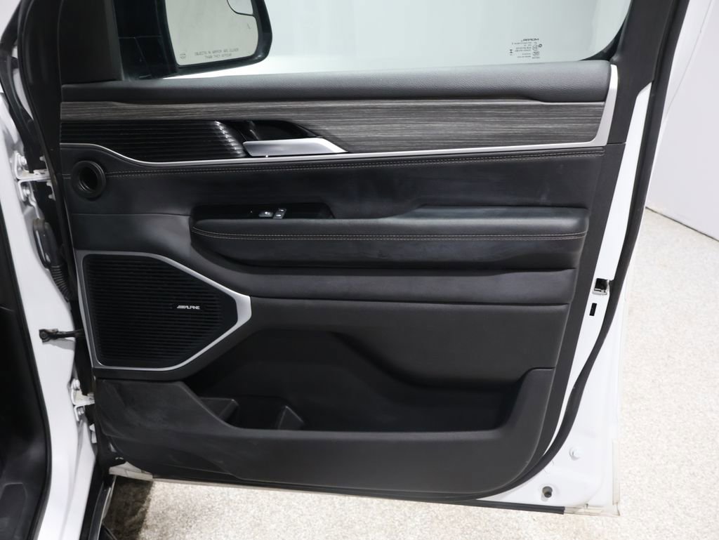 Used 2024 Jeep Wagoneer L Series III w/ Flexible Seating Group image 24