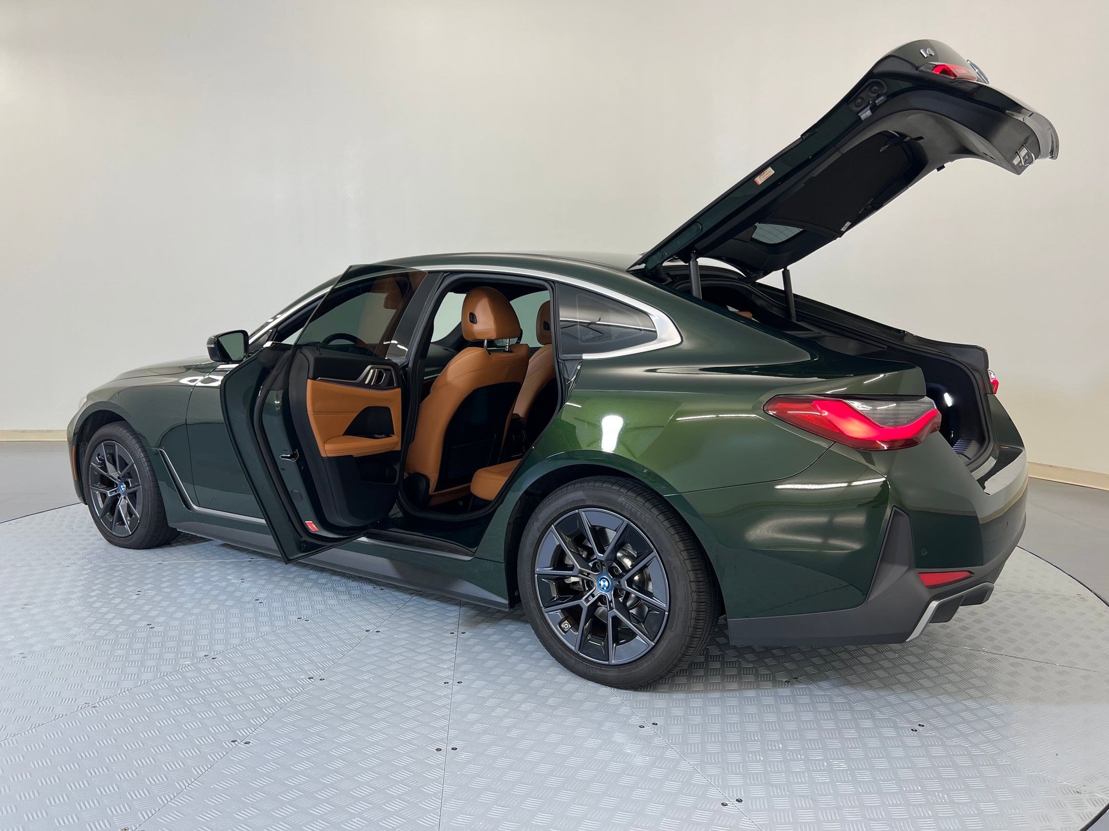 Used 2023 BMW i4 eDrive35 w/ Premium Package image 35