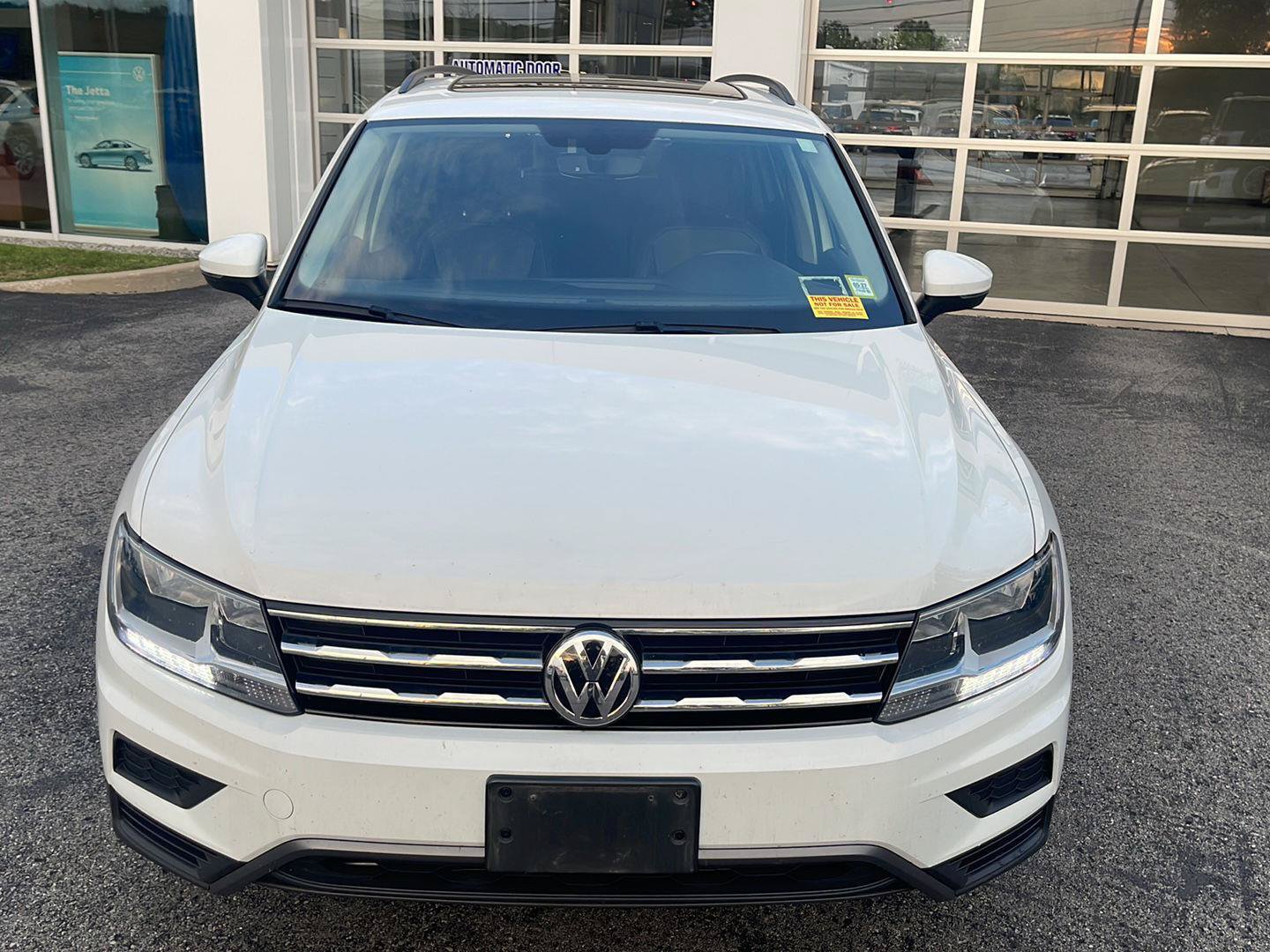 Used 2021 Volkswagen Tiguan SE w/ Panoramic Sunroof Package AWD/4WD image 2